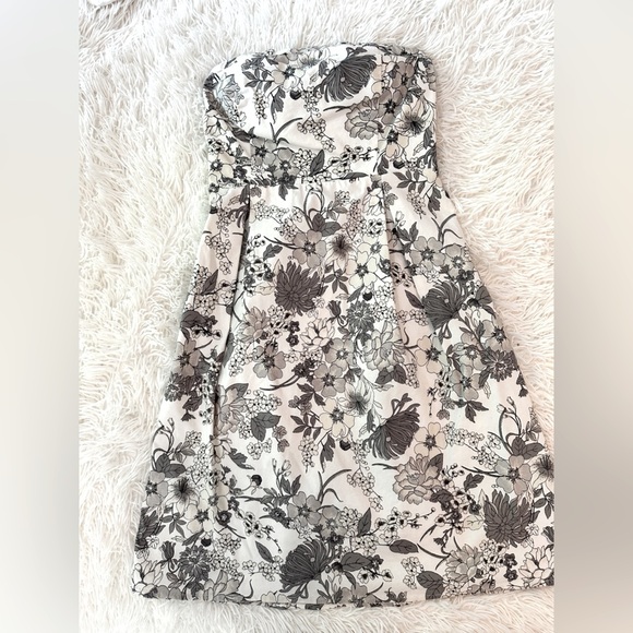 Old Navy Strapless Floral Mini Dress Size 2 LIKE NEW - Picture 2 of 16